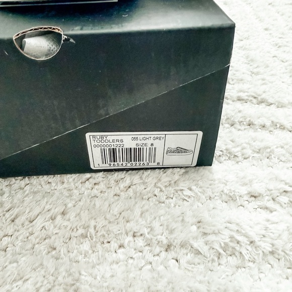 ShuShop Toddler Girl Size 8 - Light Grey Distress Fashion Sneaker - Picture 2 of 6